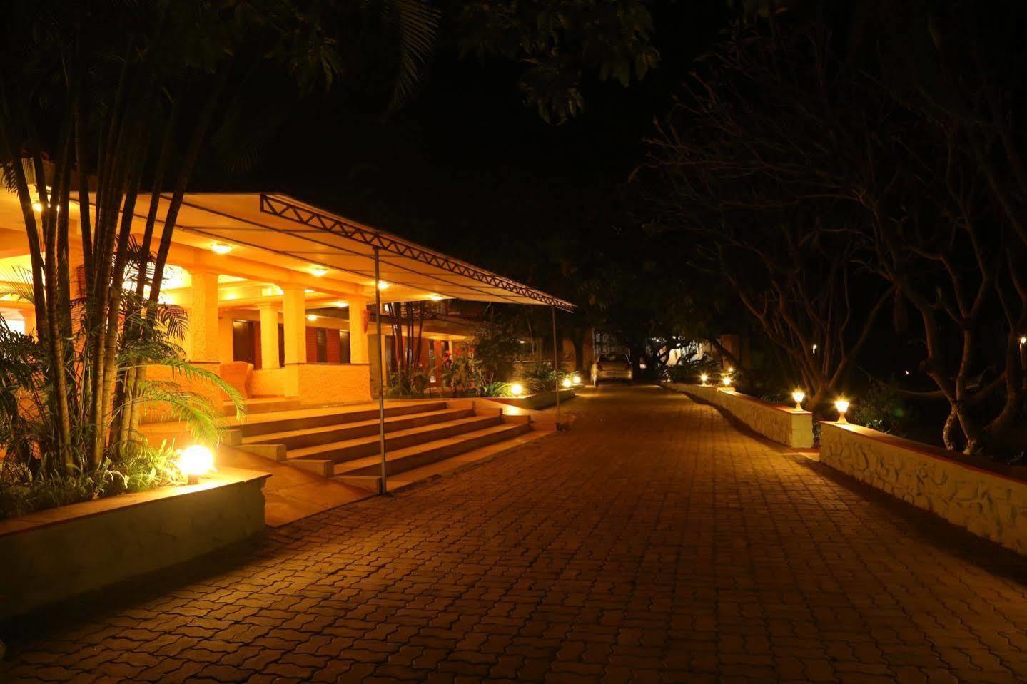 Outpost@Alibaug Hotel Alibag Bagian luar foto